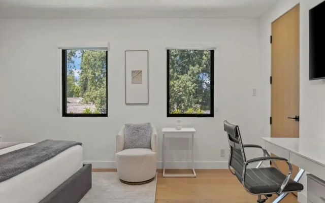 Casa Leona - Modern Masterpiece Behind Private Gates w/ Pool & Chef's Kitchen
