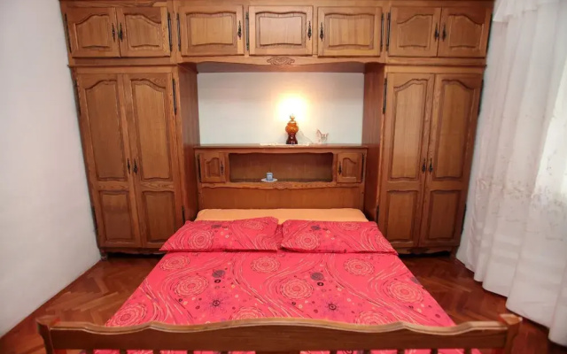 Large Apartment w. big Terrace, Next to the Beach