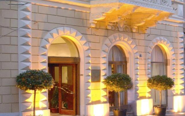 Hotel Raffaello вид на фасад