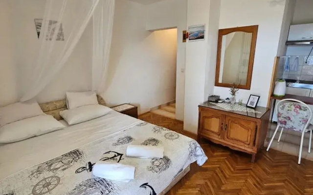 Studio in Tribunj Near Bristak Beach