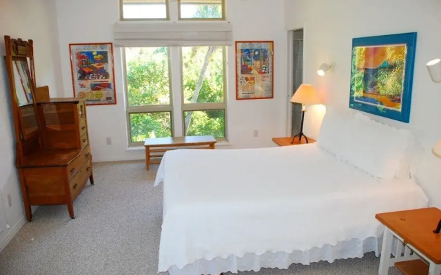 109-Manatee Manor