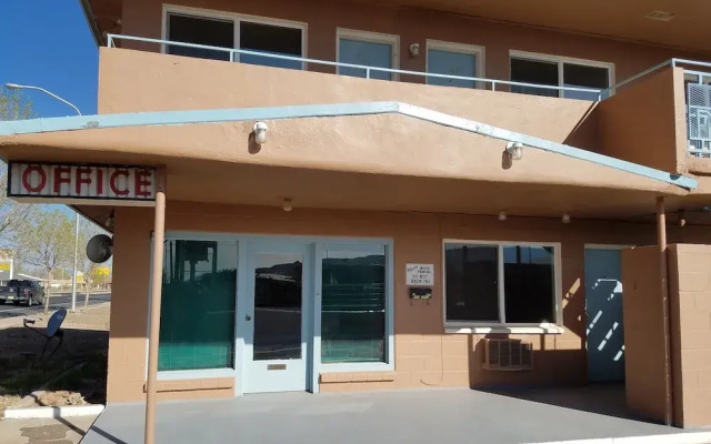 Leisure Lodge Motel