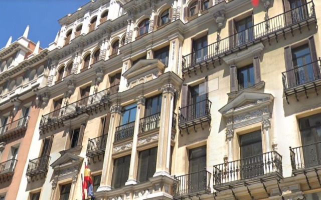 Open Hostel Madrid вид на фасад