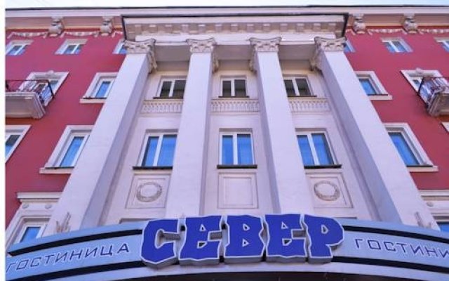 Север в Красноярске 5 отзывов об отеле, цены и фото номеров - забронировать гостиницу Север онлайн Красноярск вид на фасад