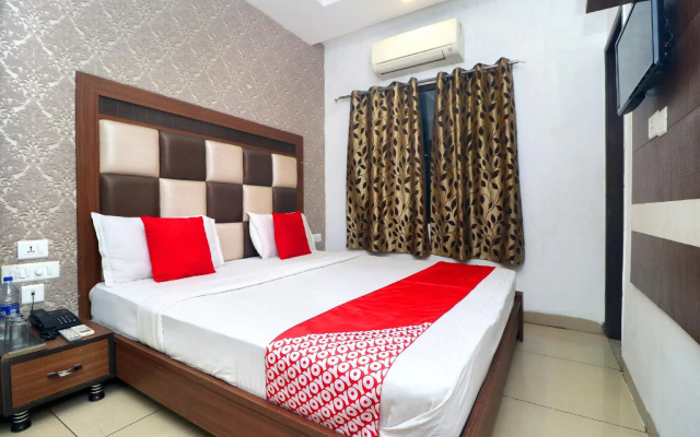 OYO 19392 Hotel Lexis