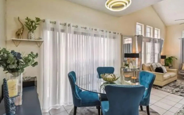 Lake Berkley 4BR Villa - Near Disney & Pool