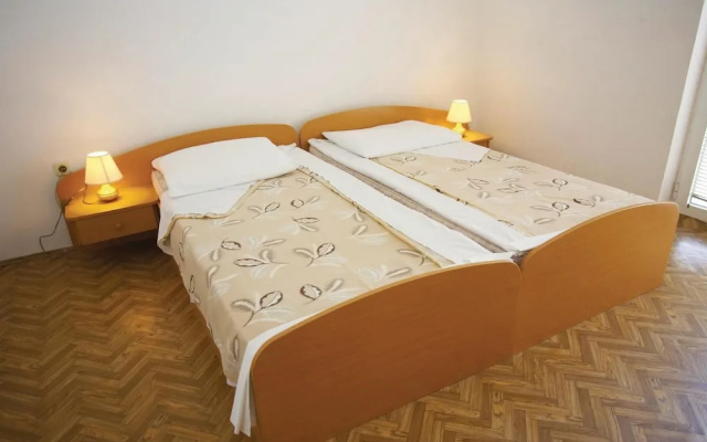 Awesome Apartment in Jadrtovac With 1 Bedrooms