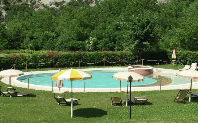 Apartment in Marche With Pool Access