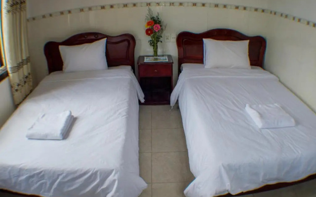 DK's Backpacker Hotel