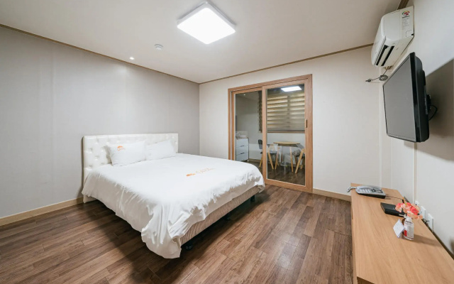 Orange Hotel
