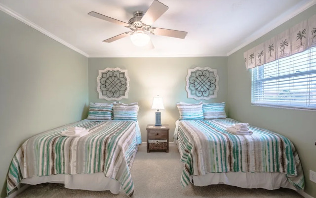 Pointe Condo #201 by Vtrips