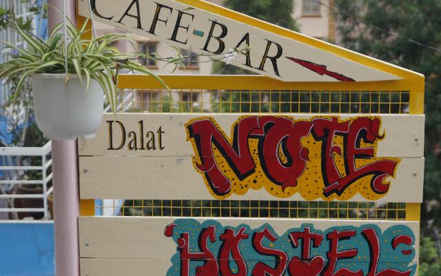 Dalat Note Hostel Далат вид на фасад