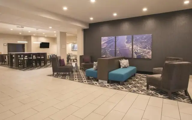 La Quinta Inn & Suites Pontoon Beach