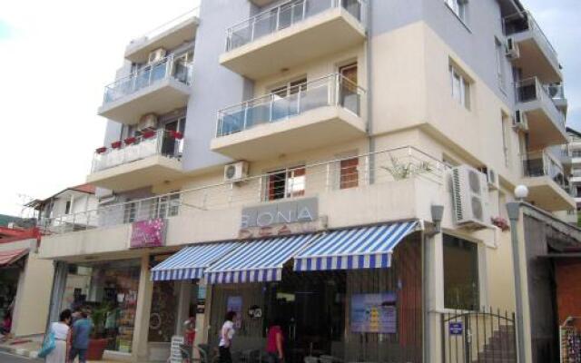 Bona Dea Club Hotel вид на фасад