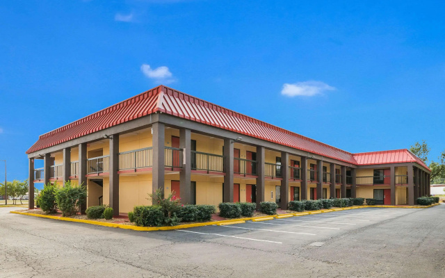 Econo Lodge Columbus near Airport