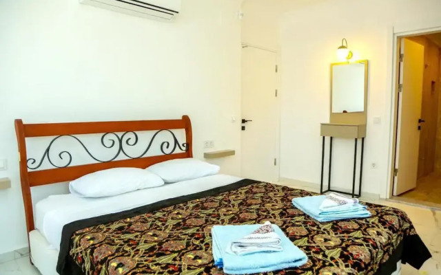 Villa-sleeps 8-parking-pool-bbq