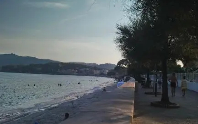 Appartement 4 personnes 5mn plage Piscine wifi parking
