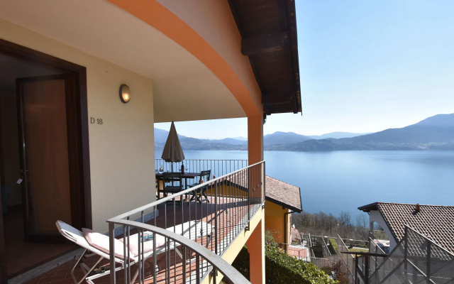Lakeview apartment in Oggebbio with swimming pool