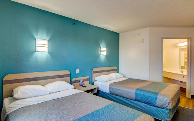 Econo Lodge Menomonie