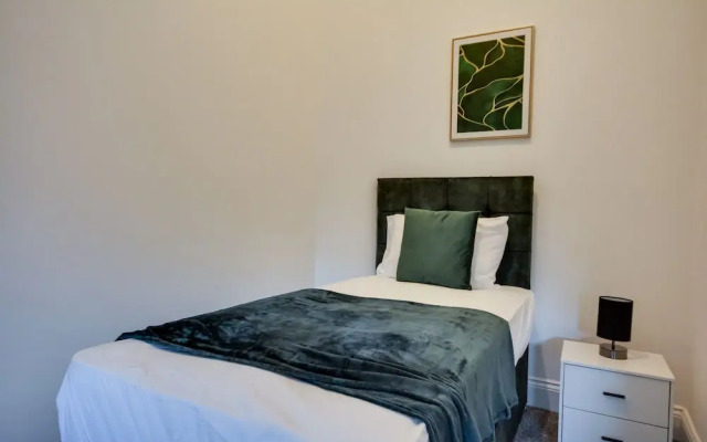 Lovely 1-bed Apartment in Wigan