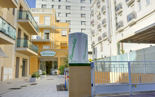 Отель Residence Suite Smeraldo Италия, Риччоне - отзывы, цены и фото номеров - забронировать отель Residence Suite Smeraldo онлайн вид на фасад