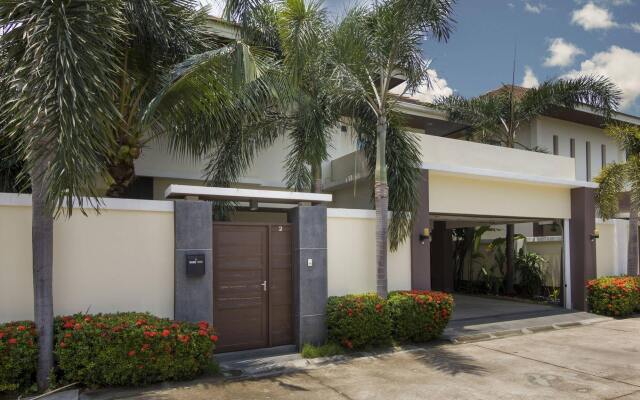 Отель Tropicana Pool Villa вид на фасад
