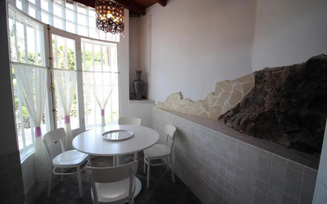 Sunny House, Chayofa