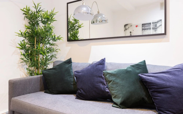 Chic Three Bed Shoreditch Gem Sleeps 8 A4
