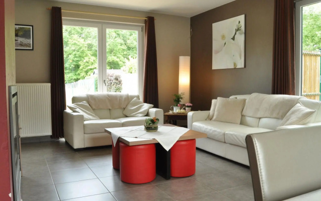Elegant Villa in Bomal