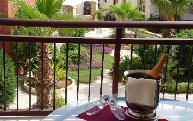 Отель Adriana Holiday Resort Кипр, Пафос - отзывы, цены и фото номеров - забронировать отель Adriana Holiday Resort онлайн балкон