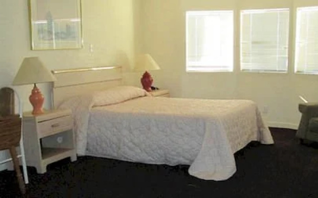Topaz Inn & Suites