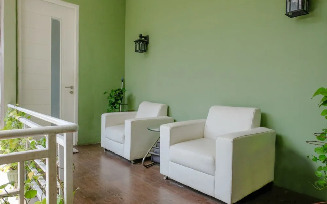 Spot on 1712 Griya Shanta Residence