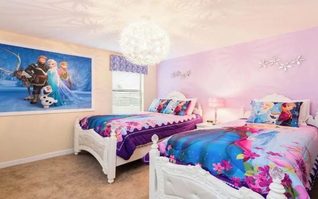Opulent Villa, 10 Min to Disney, Pool & Spa