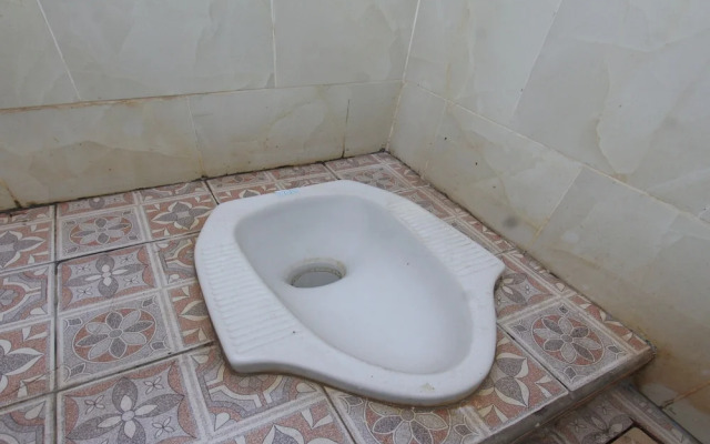 OYO Life 93154 White Kos Jenggala