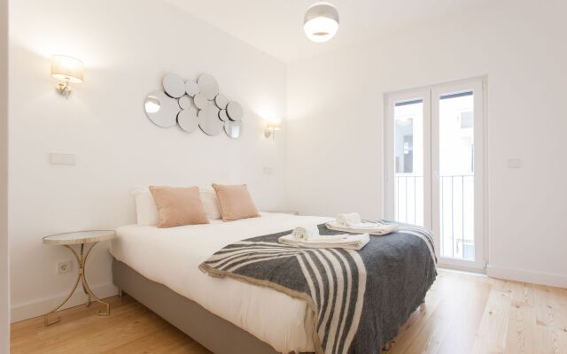 Апартаменты Mouraria Blue Three-Bedroom Apartment w/ Parking - by LU Holidays комната для гостей