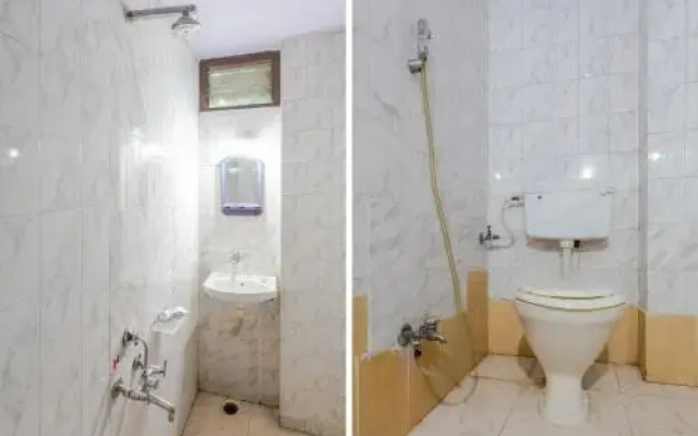 OYO 26754 Shree Malak Hotel