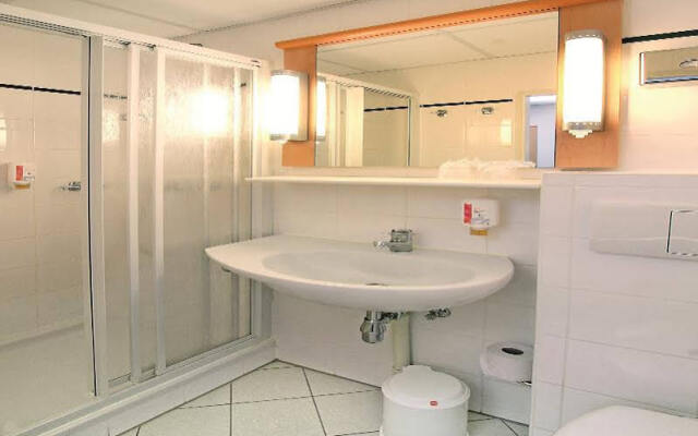 Отель ibis Dresden Zentrum Германия, Дрезден - - забронировать отель ibis Dresden Zentrum, цены и фото номеров ванная