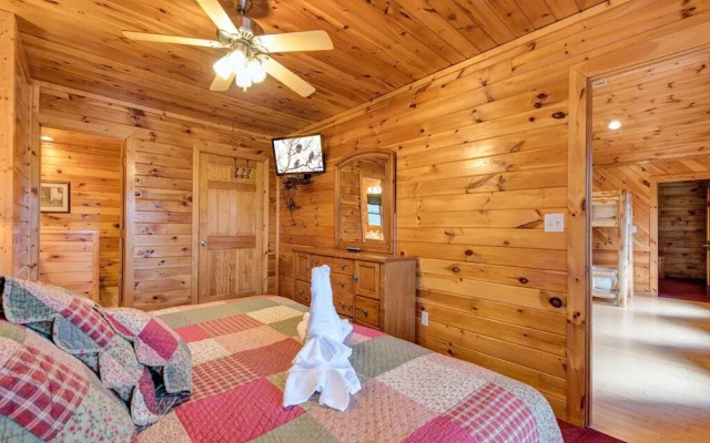 Apple Bear Lodge by Jackson Mountain Rentals