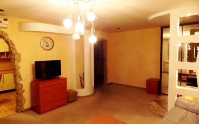 Гостиница Apartamenty Uyutniy Dom Komsomolskiy в Красноярске отзывы, цены и фото номеров - забронировать гостиницу Apartamenty Uyutniy Dom Komsomolskiy онлайн Красноярск комната для гостей