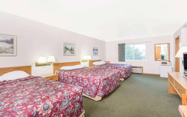 Super 8 by Wyndham Escanaba