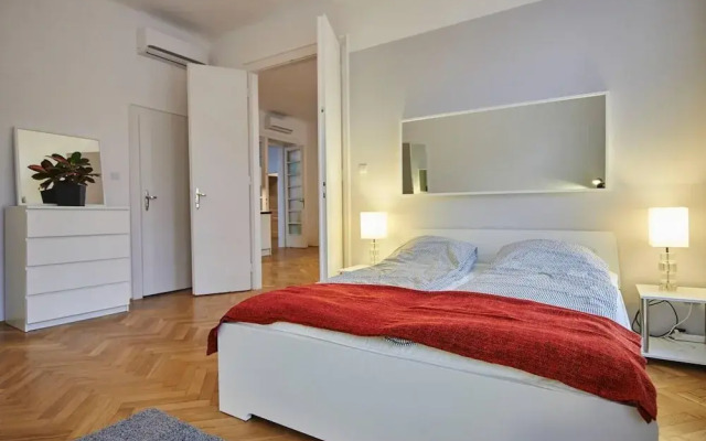 1 Bedroom Apartment Sleeps 2 -balcony -lift Access