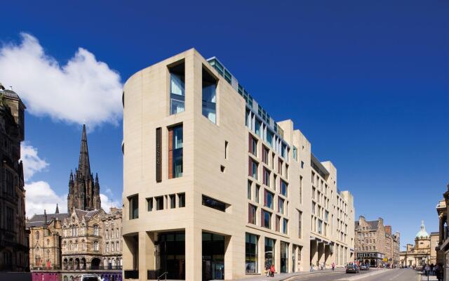 Radisson Collection Hotel, Royal Mile Edinburgh вид на фасад
