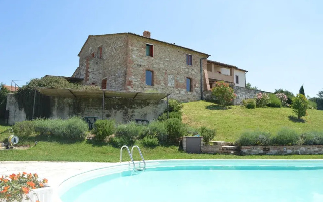 Apartment With Wonderful View in the Crete Senesi