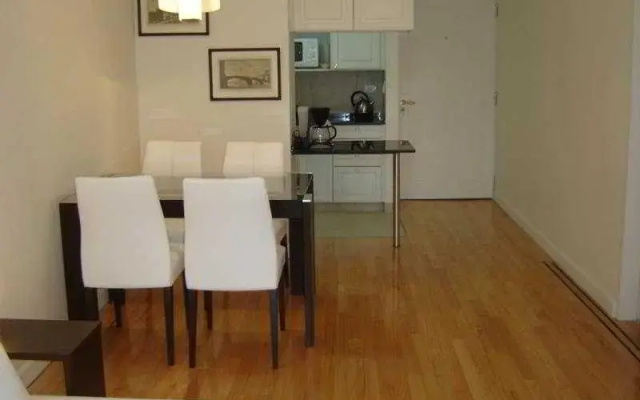Premiere Arenales Suites
