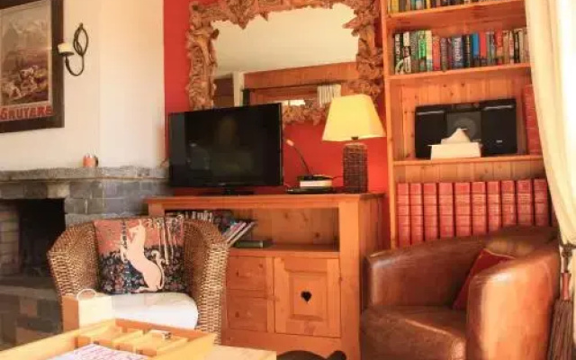 Apartment Armorial II / apt 2