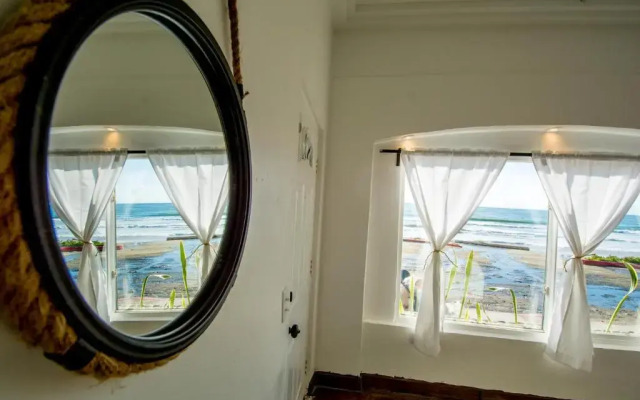 BEACHFRONT Escape - Cozy Studio