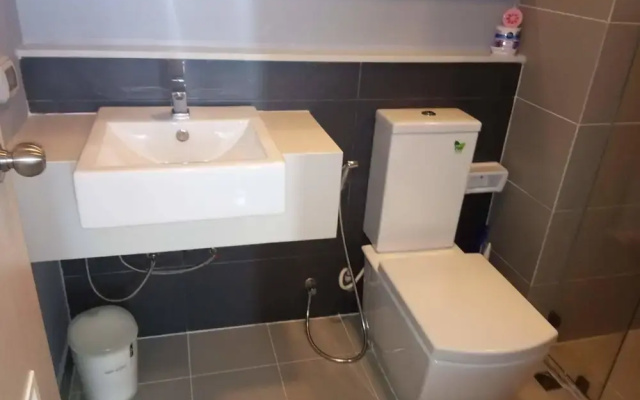 Acqua Condominium
