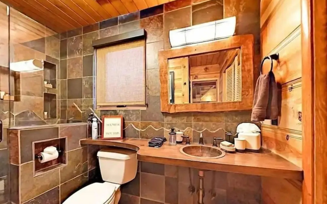 3988 Manzanita Avenue 2 Bedroom Cabin by RedAwning