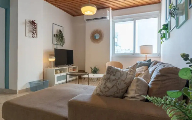 Laurel 2-BR Apt. & Balcony in Larnaca