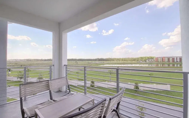 4721 Storey Lake